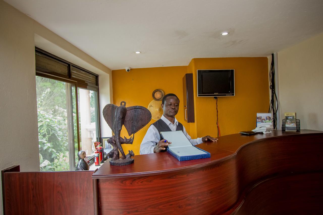 Tuzza Hotel Bushenyi Kültér fotó